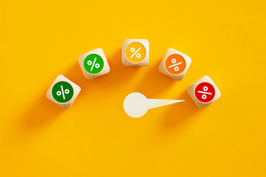 Tachometer mit Pfeil der den höchsten Prozentsatz anzeigt