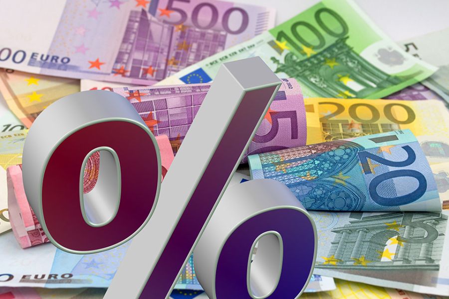 Euro-Scheine und Prozentzeichen